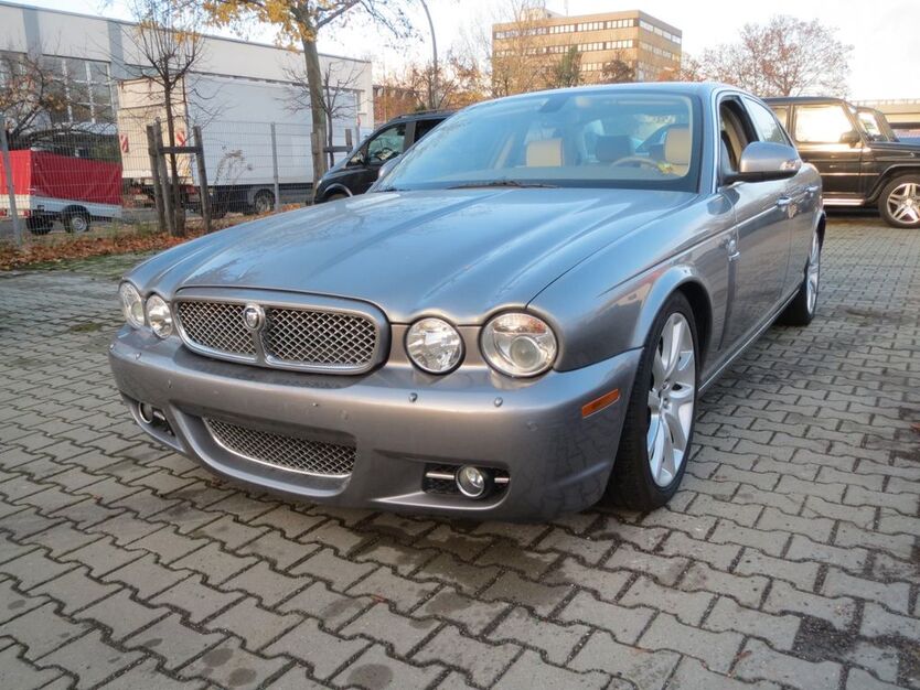 Jaguar XJ 180.000 km 10.234 € Berlin 13627