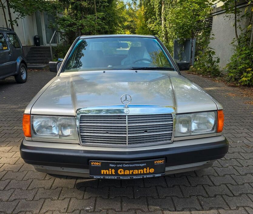 Mercedes-Benz 190 230.338 km 3.999 € Berlin 12349