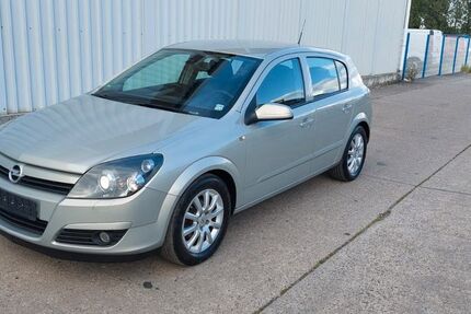 Opel Astra 170.000 km 2.499 € Berlin 13053