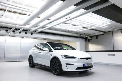 Tesla Model X 15.550 km 81.900 € Berlin 10625