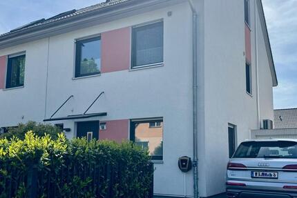 Moderne Doppelhaushälfte in Berlin (Haus, Immobilie)