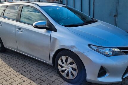 Toyota Auris 219.355 km 4.950 &euro; Berlin 12277