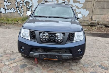 Nissan Navara 167.000 km 8.500 &euro; Berlin 13055