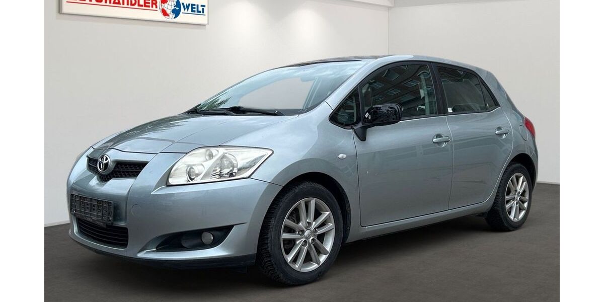 Toyota Auris 143.032 km 2.799 &euro; Berlin 12681