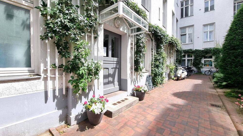 ***Hier finden Sie Ruhe im Hof und Leben vor der Tür*** 2 zimmer