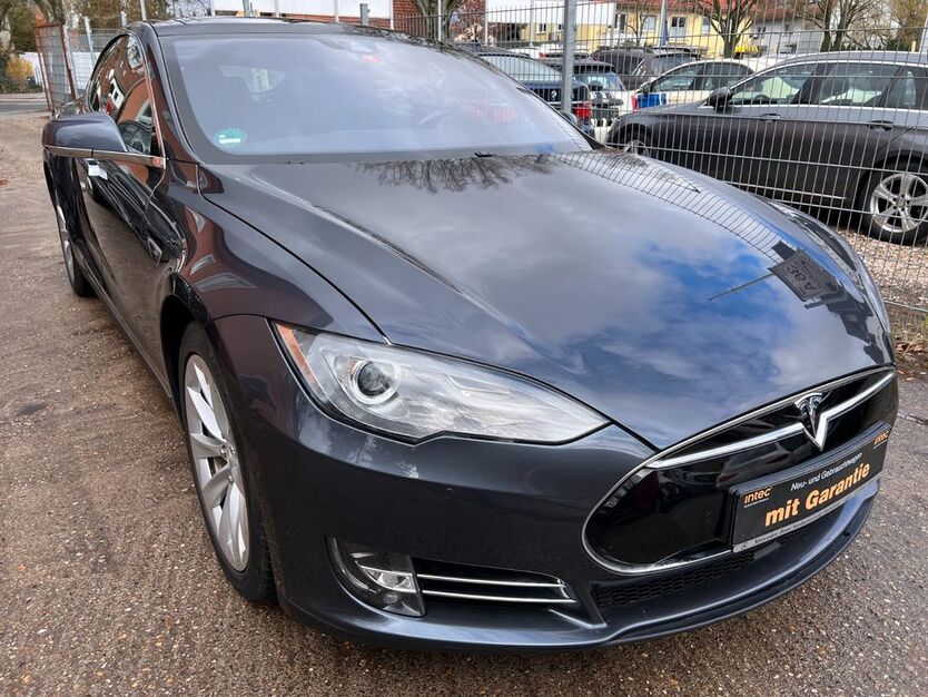 Tesla Model S 94.000 km 25.900 € berlin 13509