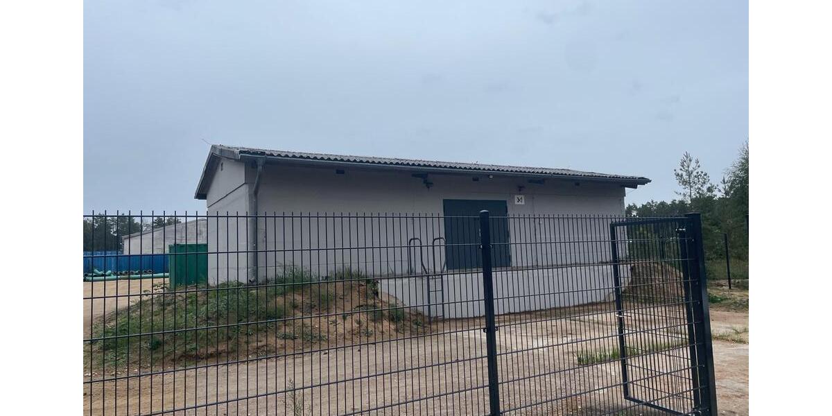 Lagerhalle u. Außenflächen (Halle 85qm, Fläche 2.000qm) zimmer