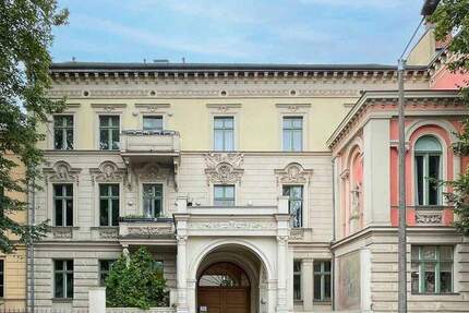 Gepflegte Bürofläche in historischer Architektur 4 zimmer