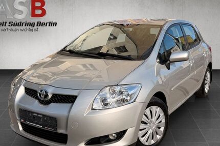 Toyota Auris 104.887 km 7.999 &euro; Berlin 12055