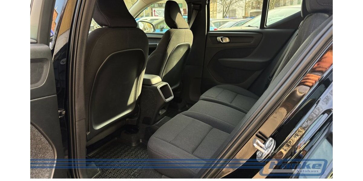 Volvo XC40 Essential 2WD 8G*LED*Virtuall*PDC*BT*Tempo* 15.156 km 26.990 &euro; Berlin 13187