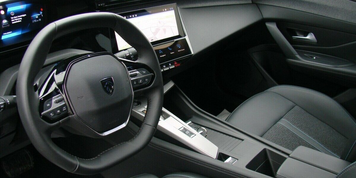 Peugeot 308 1.5L Allure ACC AHK LED Navi Kamera 34.524 km 23.980 &euro; Falkensee 14612