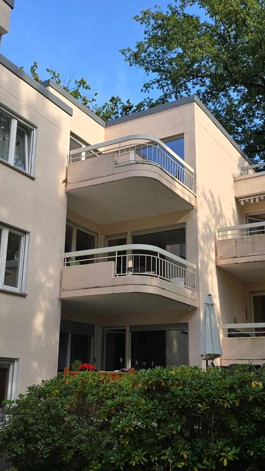 Provisionfrei ! Stunning 2-Bedroom Flat with Lake View & Pool