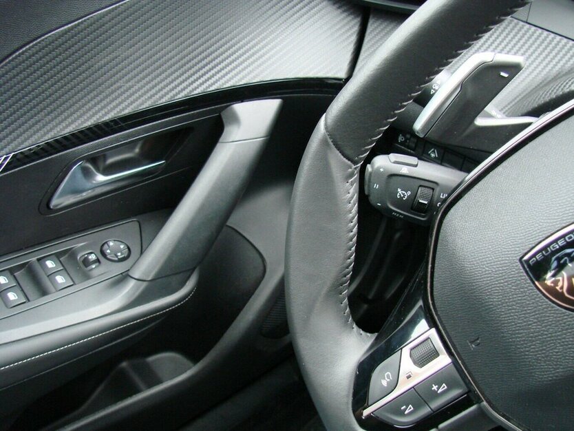 Peugeot 2008 1.2 Allure ACC MirrorLink Kamera LED 16.743 km 20.980 € Falkensee 14612