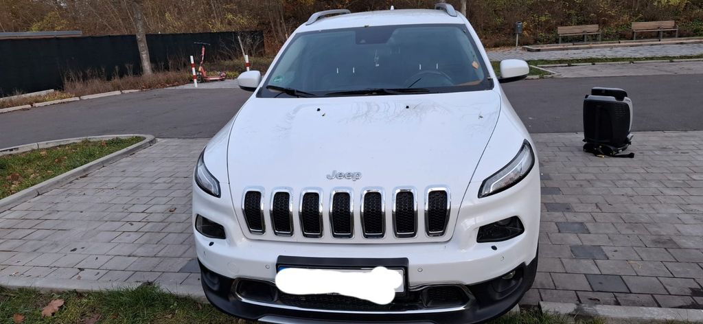 Jeep Cherokee 159.000 km 15.600 &euro; Berlin 13589