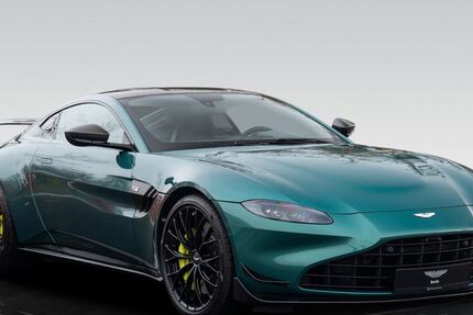 Aston Martin V8 Vantage 15.900 km 139.535 € Berlin 13599