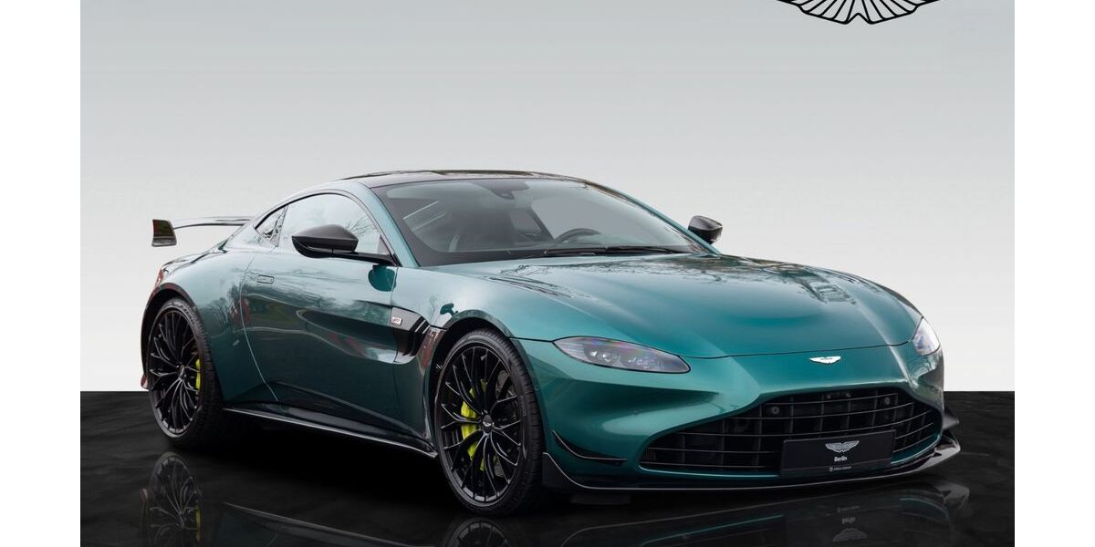 Aston Martin V8 Vantage 15.900 km 139.535 € Berlin 13599