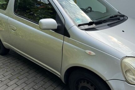 Toyota Yaris 146.000 km 3.600 &euro; Falkensee 14612