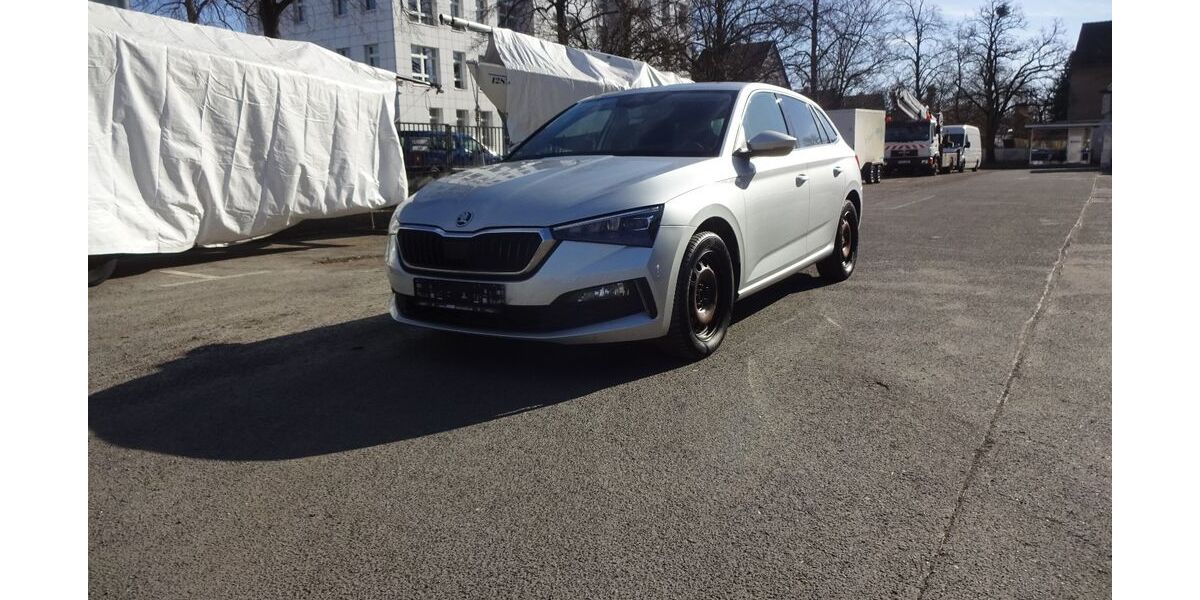 Skoda Scala 325.000 km 7.900 &euro; Berlin 12249