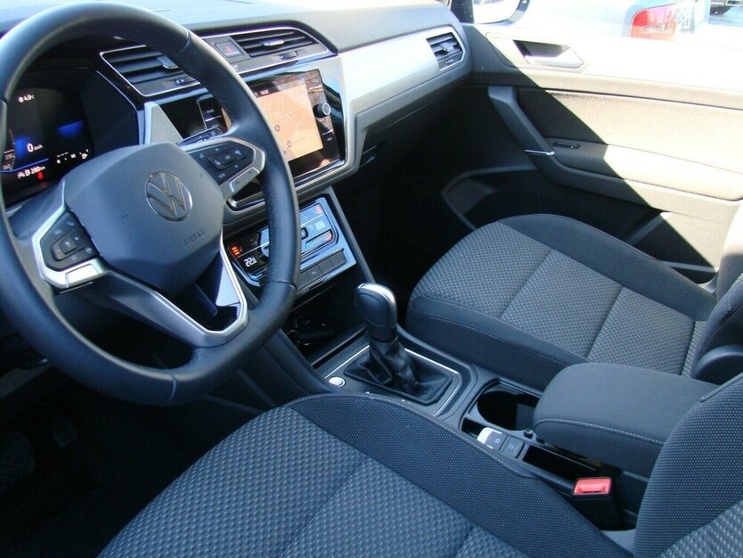 VW Touran 1.5TSI Comfortline 7-Sitzer ACC Standheizun 18.601 km 32.480 € Falkensee 14612