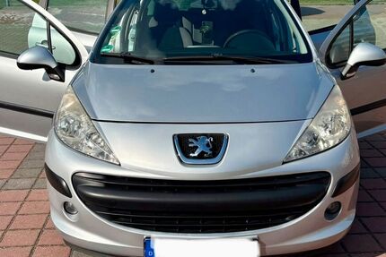 Peugeot 207 125.000 km 1.500 &euro; Berlin 10179