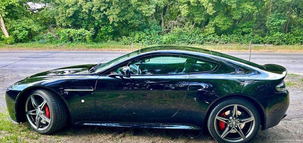 V8 Vantage