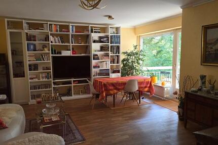 Provisionfrei ! Stunning 2-Bedroom Flat with Lake View & Pool