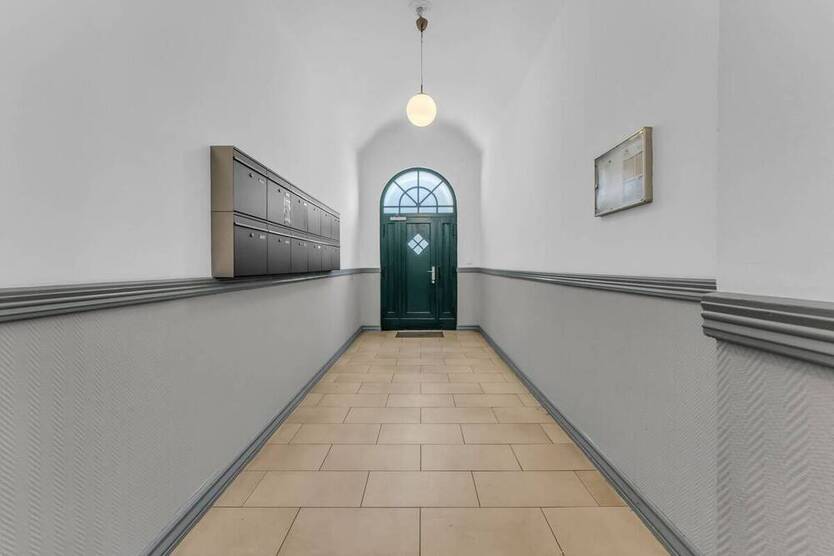 Wilmersdorf - Wohnen mit Charakter - Stilvolle AltbauWohnung mit zwei Balkonen und Lift