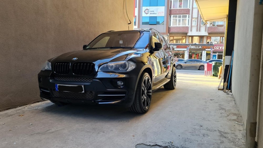BMW X5 211.000 km 11.000 &euro; Berlin 10178