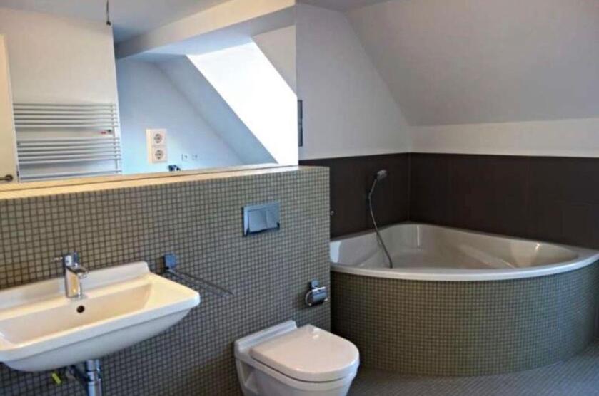 Exklusive Dachgeschosswohnung mit Sonnenterrasse zimmer