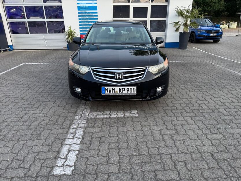 Honda Accord 147.300 km 9.900 € Potsdam 14473
