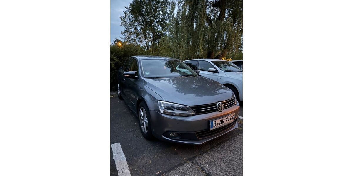 VW Jetta 127.200 km 5.500 € Berlin 13057
