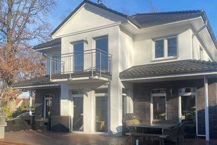 Einfamilienhaus mit gewerblicher Nutzung in zentraler Lage in Falkensee 7 zimmer