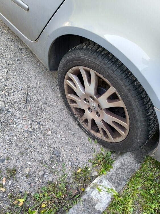 Renault Laguna 172.350 km 1.600 € Berlin 10178