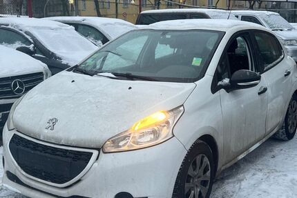 Peugeot 208 105.000 km 2.999 &euro; BERLIN 13409