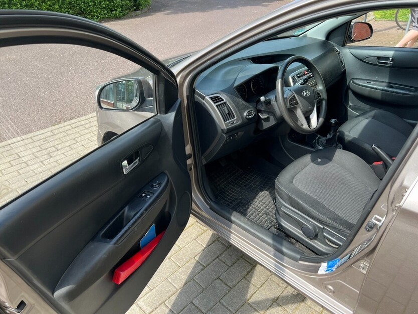 i20
