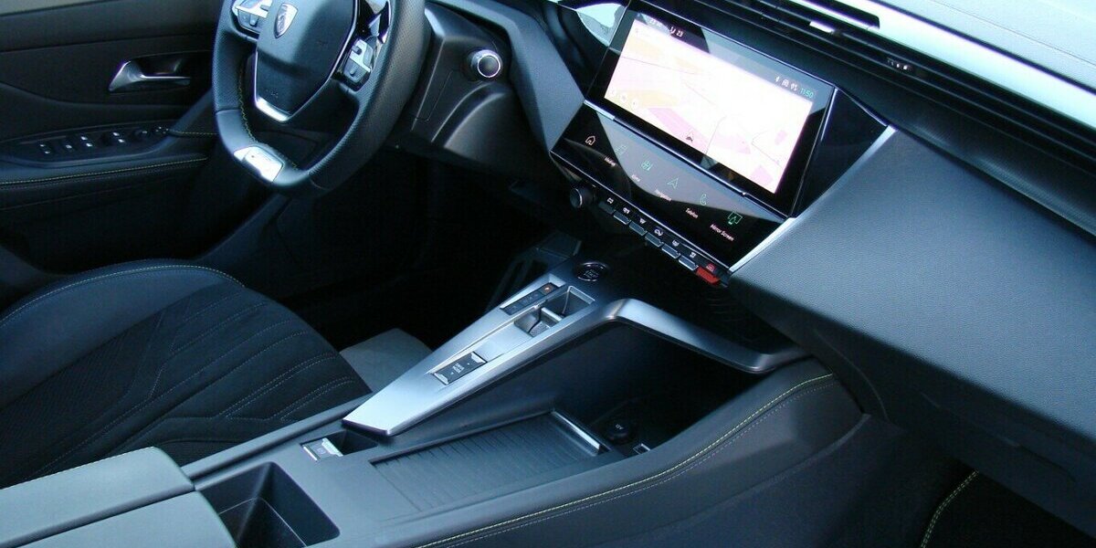 Peugeot 308 SW 1.5 GT ACC Panorama LED SCR 31.506 km 23.980 &euro; Falkensee 14612