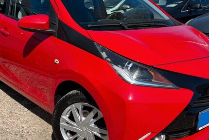 Toyota Aygo (X) 40.899 km 10.990 &euro; Berlin 13089