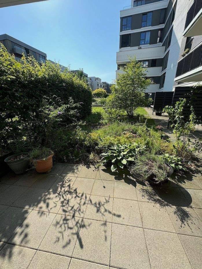 Moderne und gepflegte 2 Zimmerwohnung mit Terrasse ! Sehr ruhige Wohnlage mit Blick ins Grüne !