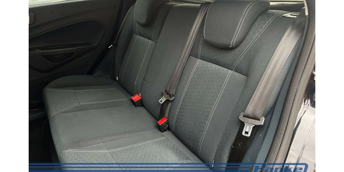 Ford Fiesta Titanium*Keyless*PDC*LED*Tel.*Chrom*GAS* 178.353 km 4.490 &euro; Berlin 13187