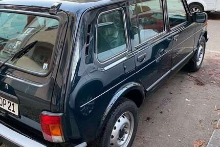 Lada Urban 9.000 km 13.000 € Berlin 10713