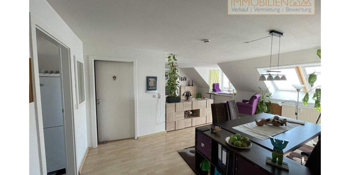 Dachgeschosswohnung in Potsdam West, 2 Zimmer, Küche, Bad, Kellerraum und PKW-Stellplatz 2 zimmer