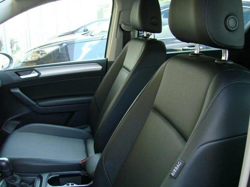 VW Touran 2.0TDI TAXI 7-Sitzer Leder Kamera AHK 89.165 km 27.980 € Falkensee 14612