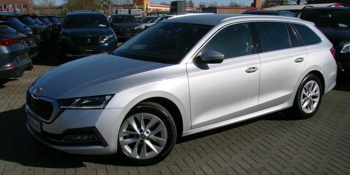Skoda Octavia 2.0TDI Style ACC Columbus HeadUp AHK 48.103 km 27.480 &euro; Falkensee 14612
