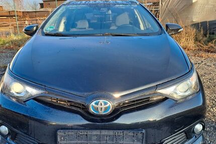 Toyota Auris 173.000 km 8.900 € Berlin 12355