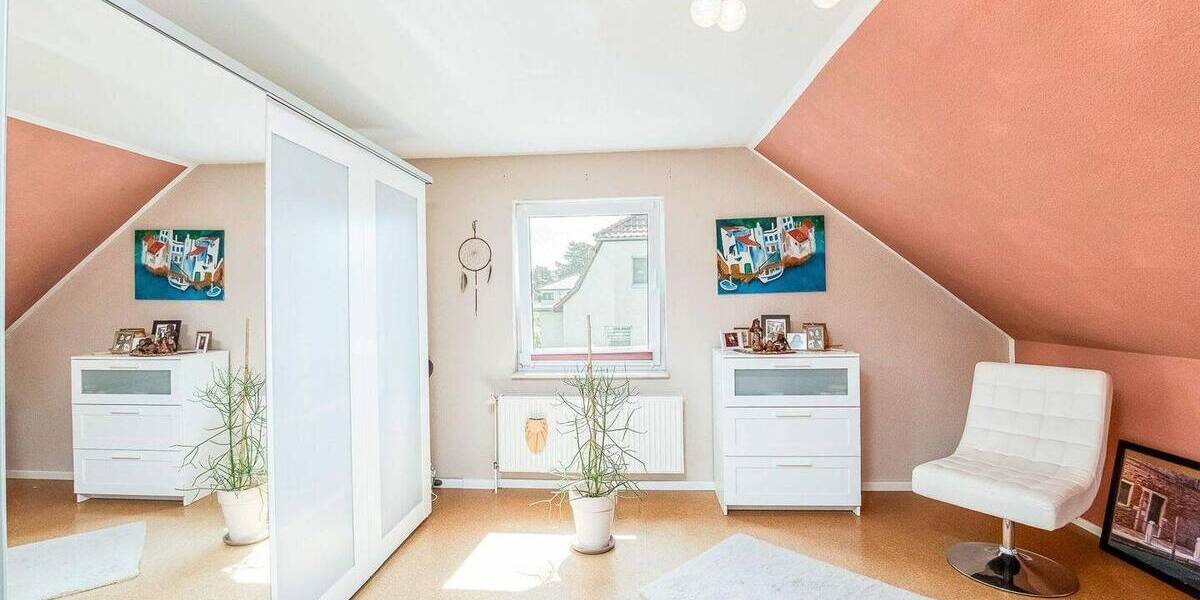 Viel Platz zum Leben - Haus mit Einliegerwohnung oder BüroPraxis im Schäferfeld Potsdam 8 zimmer