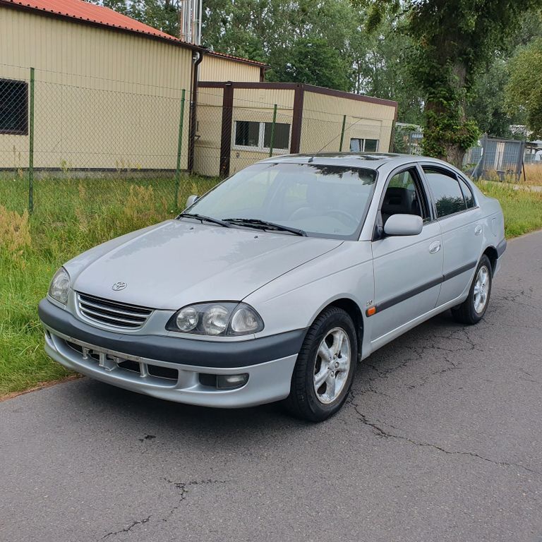Toyota Avensis 135.445 km 2.600 € Berlin 13629
