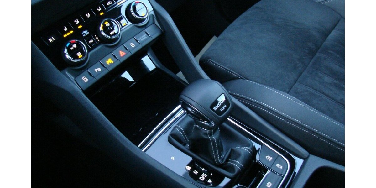 Skoda Karoq 2,0TSI Sportline 4x4 ACC Columbus 360º 3.987 km 37.980 &euro; Falkensee 14612