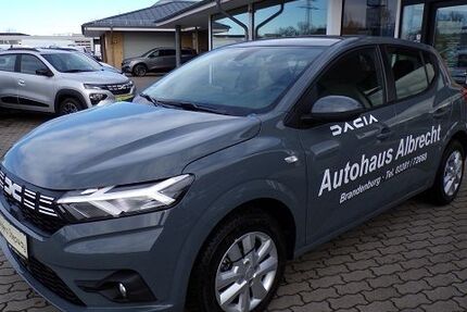 Dacia Sandero 15.000 km 16.990 € Brandenburg a.d. Havel 14772
