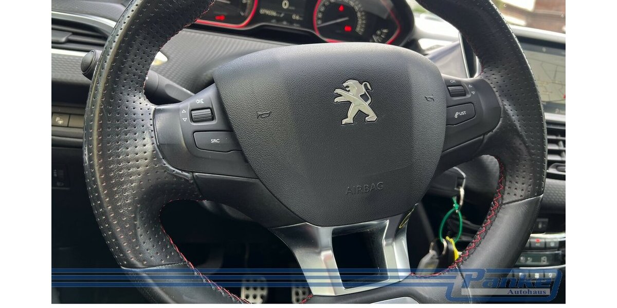 Peugeot 2008 1.2 PT 130 Allure*Pano*Navi*Leder*1-Hand* 79.035 km 11.990 &euro; Berlin 13187