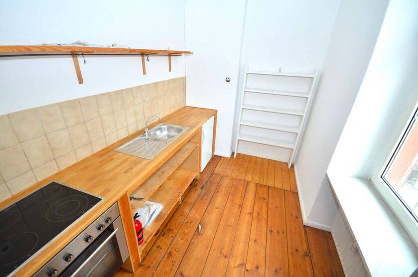 ?? Altbau Studio am Bayrischen Platz - Charmante 1 Zimmer Wohnung mit hohen Decken